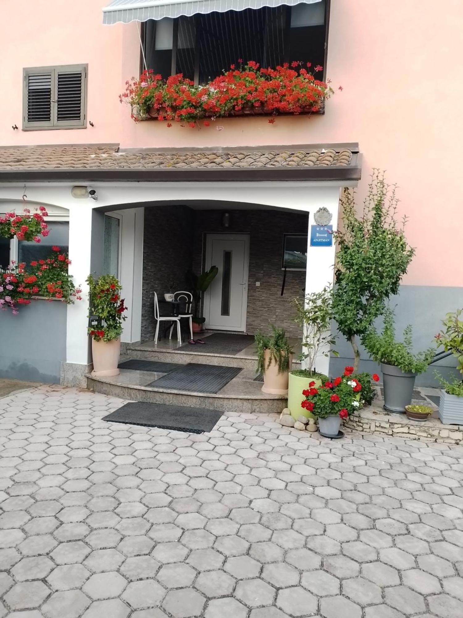 Apartman Olga أوماغ المظهر الخارجي الصورة